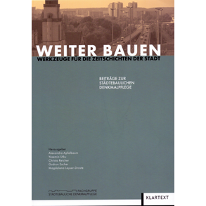 Alexandra Apfelbaum, Yasemin Utku, Christa Reicher, Gudrun Escher, Magdalena Leyser-Droste, Beiträge zur städtebaulichen Denkmalpflege, Band 9, Essen 2019, ISBN 978-3-3875-2111-5, €24,95
Städtebauliche Entwicklung setzt auf städtebaulichem Bestand auf; damit hat Denkmalschutz nicht nur eine bewahrende Funktion, sondern beeinflusst auch die zukünftige Entwicklung, vermag ihr in Maßen sogar eine Perspektive zu geben. Unter diesem Gedanken stand die Jahrestagung 2017 der Dortmunder Fachgruppe Städtebauliche Denkmalpflege, deren Beiträge in diesem Band unter den Überschriften „Zeitschichten erfassen“, „Werkzeuge erproben“ und „Historie weiterbauen“ zusammengestellt wurden. Zu den dabei vorgestellten regionalen Beispielen gehören in Münster die Speicherstadt Coerde und die Bebauung des Geländes der ehemaligen York-Kaserne, die Reflektion über die Ruhrmoderne in Marl, Formen des „Brutalismus“ in Köln und die Stadterneuerung entlang der Bochumer Straße in Gelsenkirchen