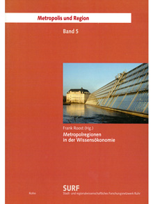 Roost, Frank (Hg.)
Metropolis und Region, Bd. 5, Detmold (Verlag Dorothea Rohn) 2010, ISBN 978-3-939486-52-7

Die Konzentration der Ressource Wissen wird zu einem zunehmend wichtigeren Standortfaktor in der postindustriellen Gesellschaft und Stadtlandschaft. In welchem Verhältnis stehen das Städtesystem und die Wissensökonomie, auf welche Weise und aus welchen Gründen verteilen sich die so genannten Kreativen in Deutschland, welchen Beitrag leistet die Werbewirtschaft, löst die Wissensregion die Technologieregion ab  - dies sind Fragestellungen, denen diese hochinteressante Veröffentlichung nachgeht.